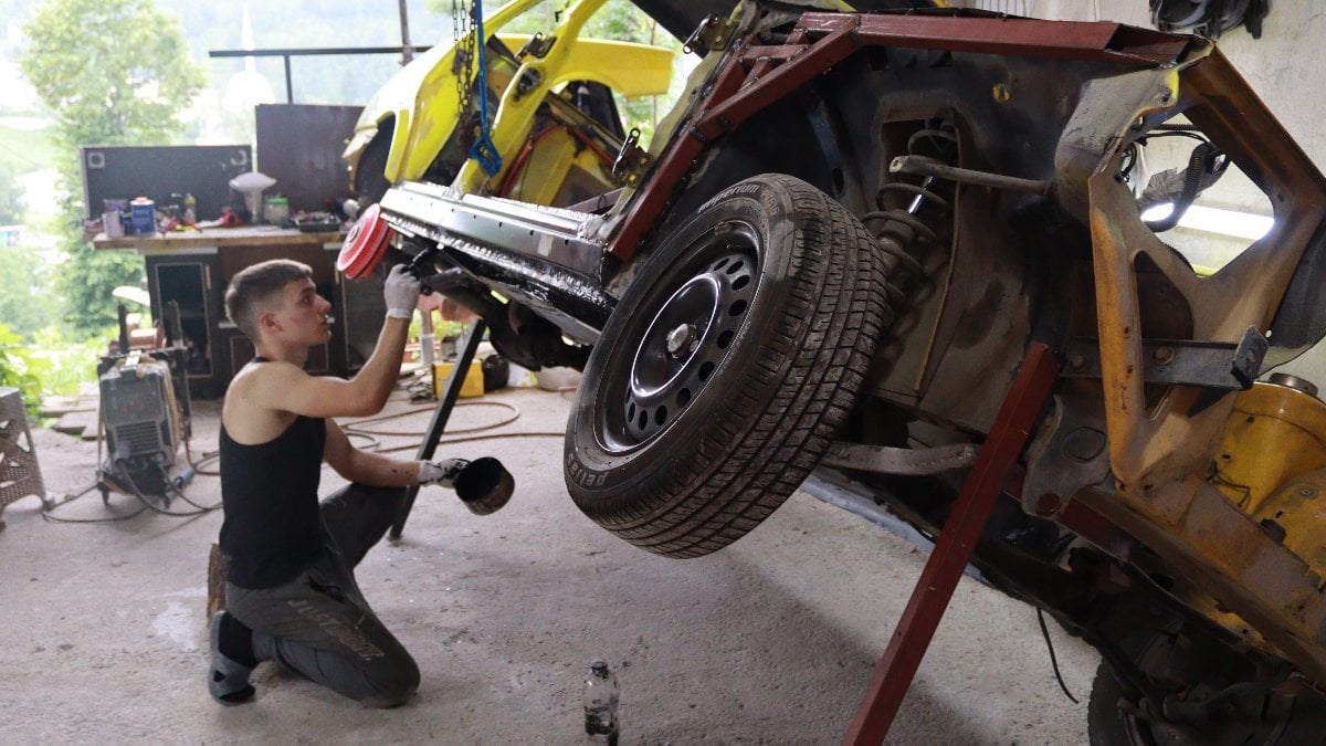 Rize’nin genç mucidi: Aracına zırh ve motor yapıyor